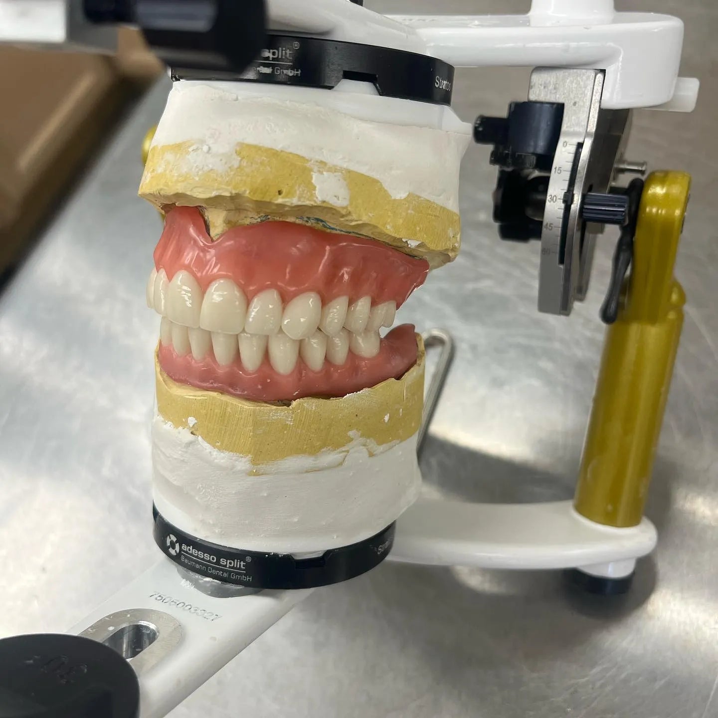 Easy Denture™ proteză universală reglabilă din silicon compozit ceramic