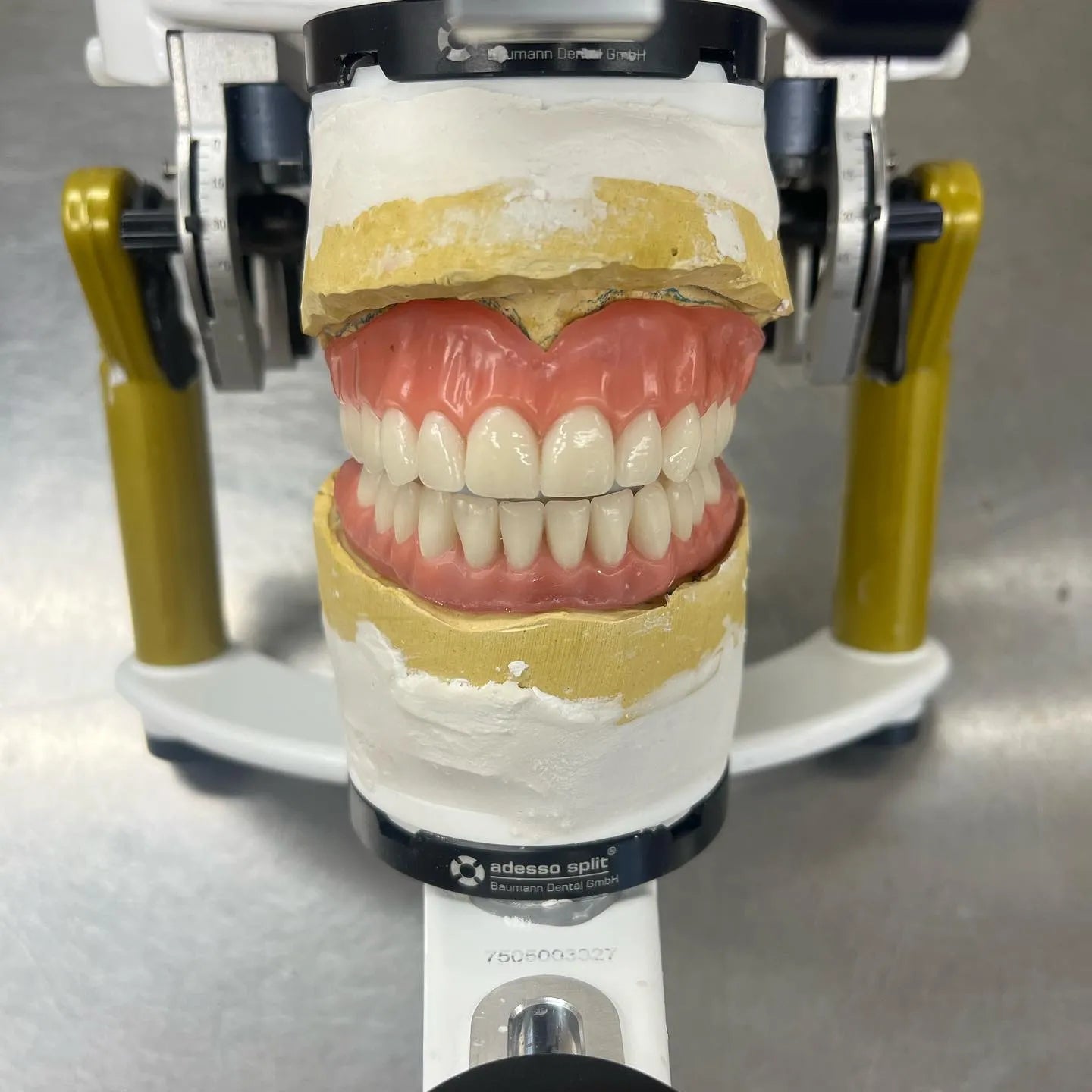 Easy Denture™ proteză universală reglabilă din silicon compozit ceramic
