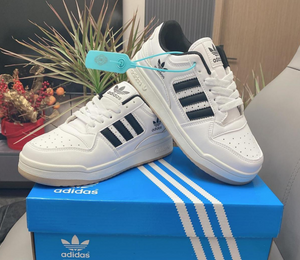 Adidași casual Adidas® recent lansați