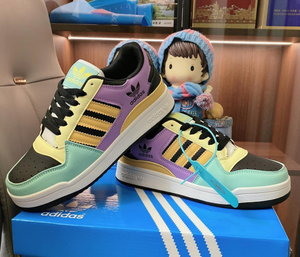 Adidași casual Adidas® recent lansați