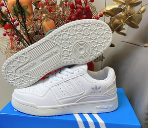 Adidași casual Adidas® recent lansați