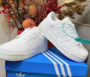 Adidași casual Adidas® recent lansați
