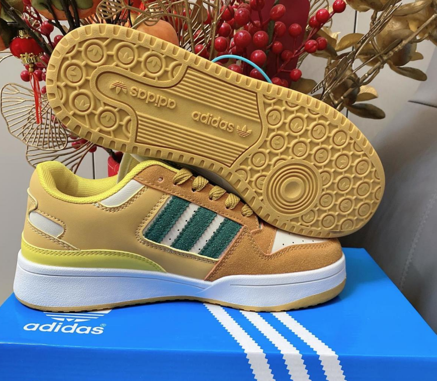 Adidași casual Adidas® recent lansați