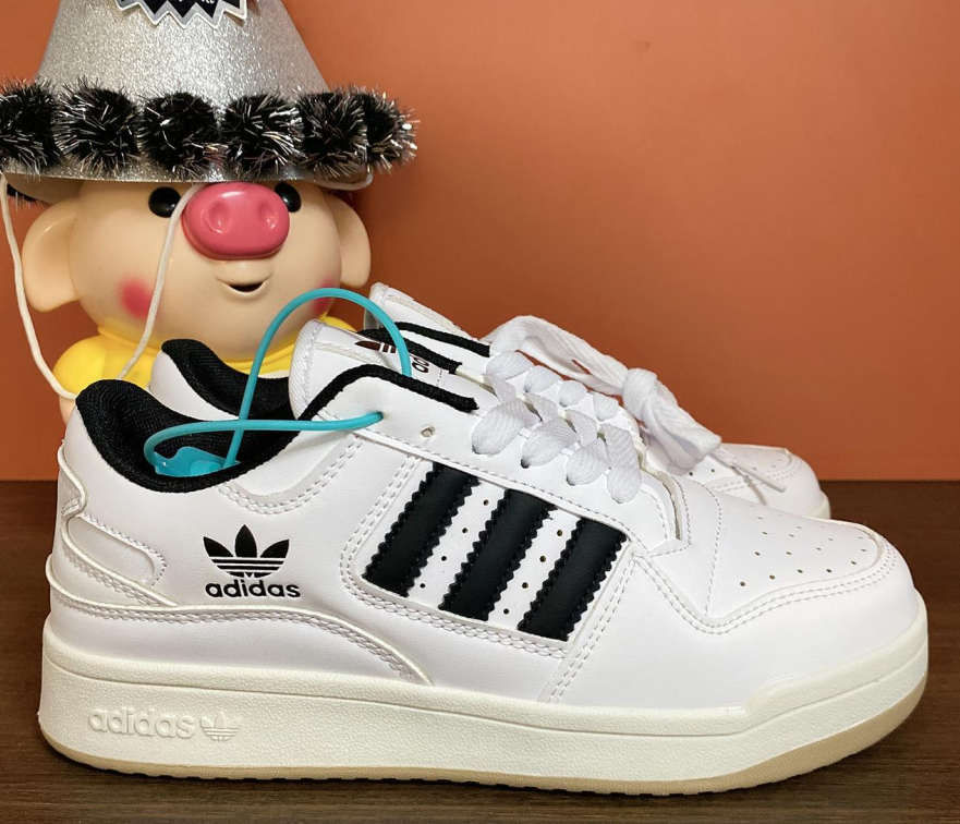 Adidași casual Adidas® recent lansați