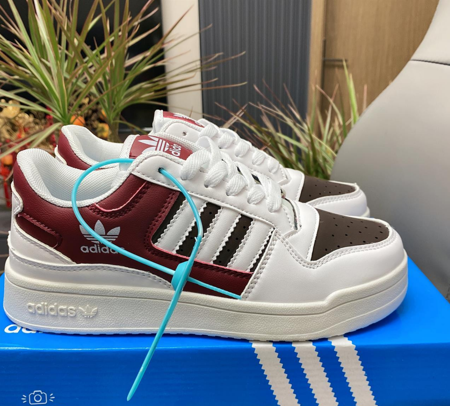 Adidași casual Adidas® recent lansați