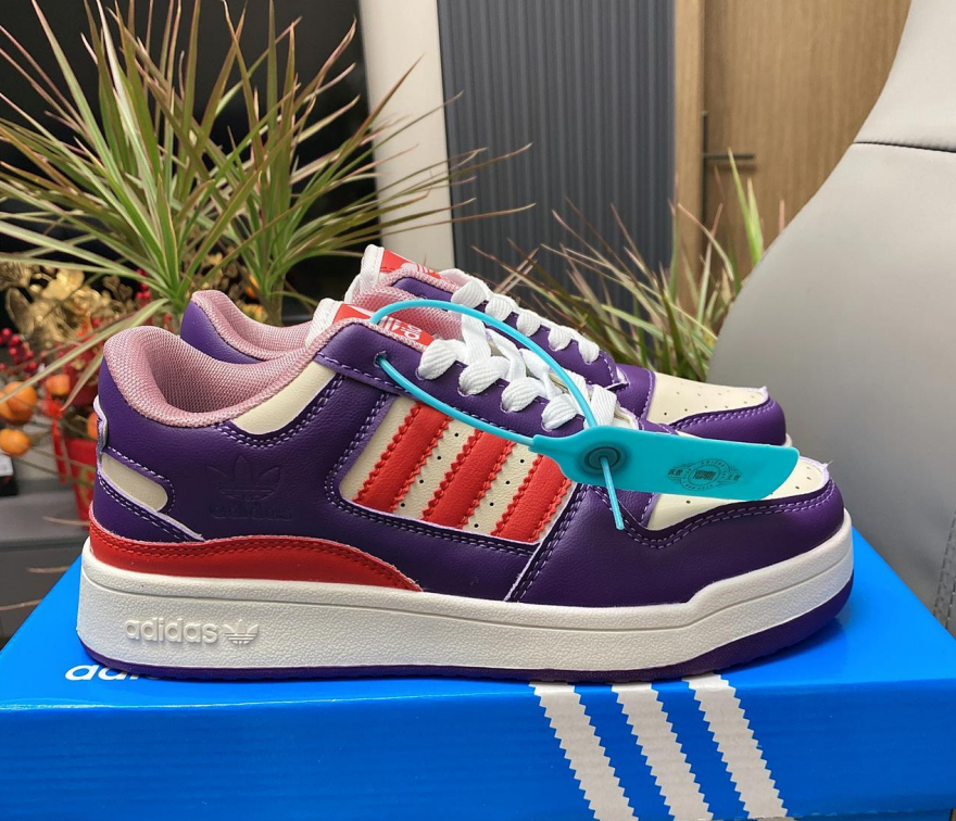 Adidași casual Adidas® recent lansați