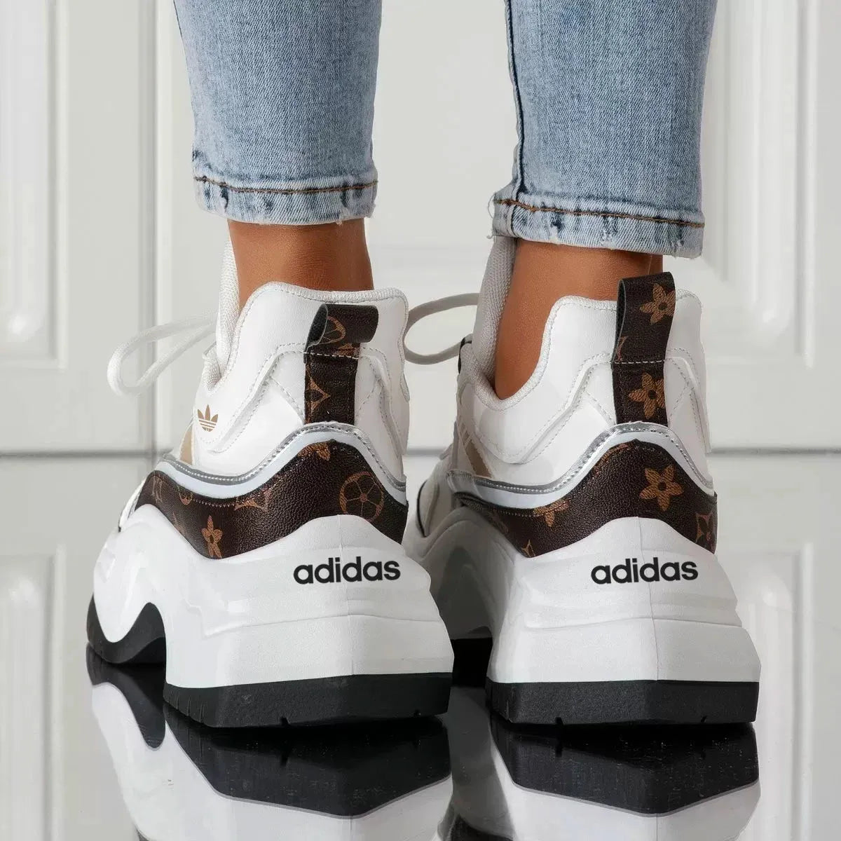 Noi pantofi sport adidas® 2024 pentru femei